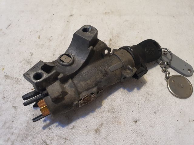 bontott VW POLO IV Gyújtáskapcsoló Házzal