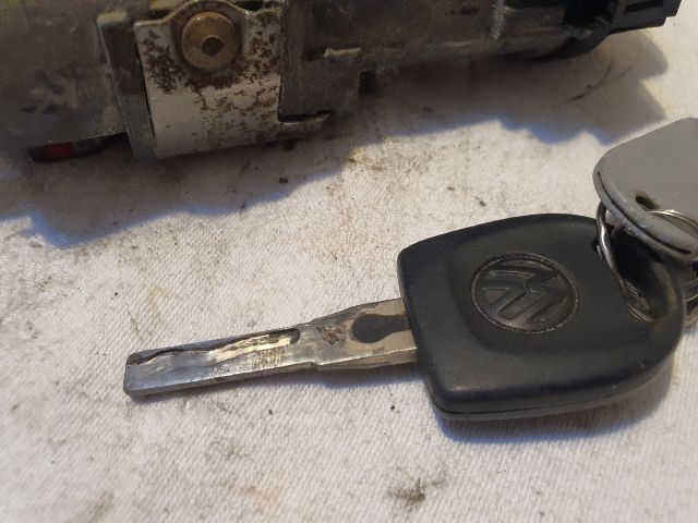 bontott VW POLO IV Gyújtáskapcsoló Házzal