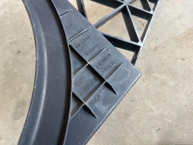 bontott VW POLO IV Hűtőventilátor Keret