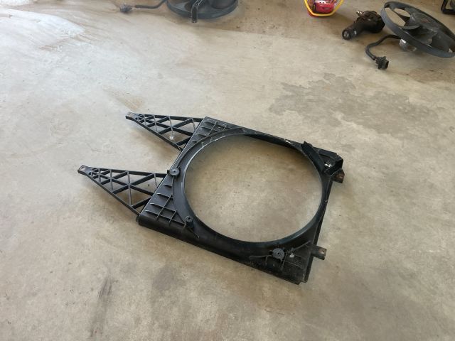 bontott VW POLO IV Hűtőventilátor Keret