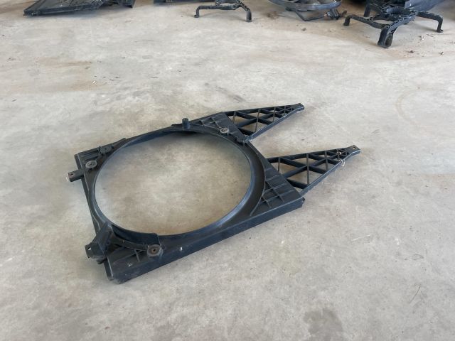 bontott VW POLO IV Hűtőventilátor Keret