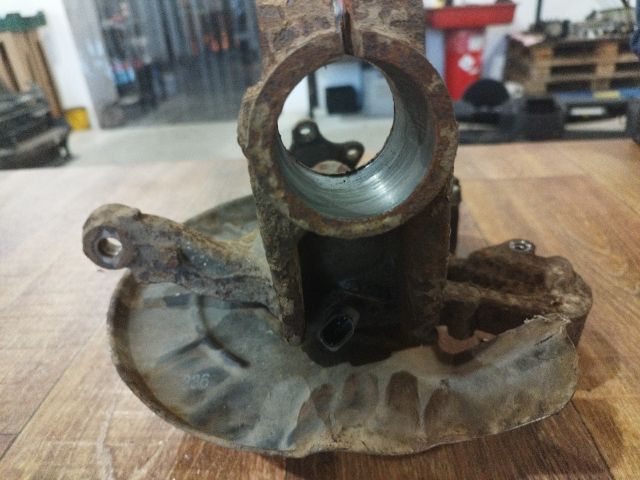 bontott VW POLO IV Jobb első Csonkállvány Kerékaggyal