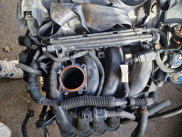 bontott VW POLO IV Motor (Fűzött blokk hengerfejjel)