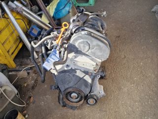 bontott VW POLO IV Motor (Fűzött blokk hengerfejjel)