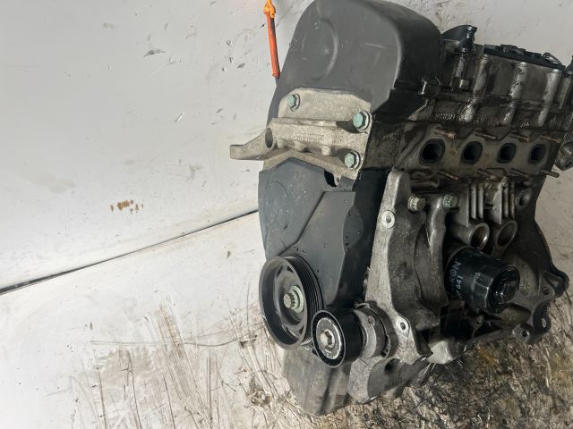 bontott VW POLO IV Motor (Fűzött blokk hengerfejjel)