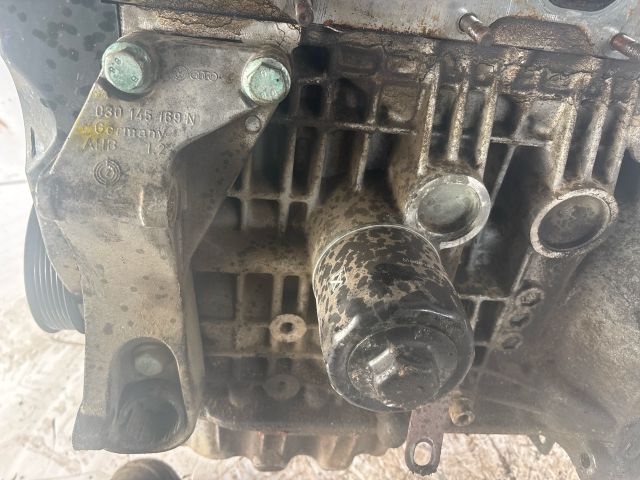 bontott VW POLO IV Motor (Fűzött blokk hengerfejjel)