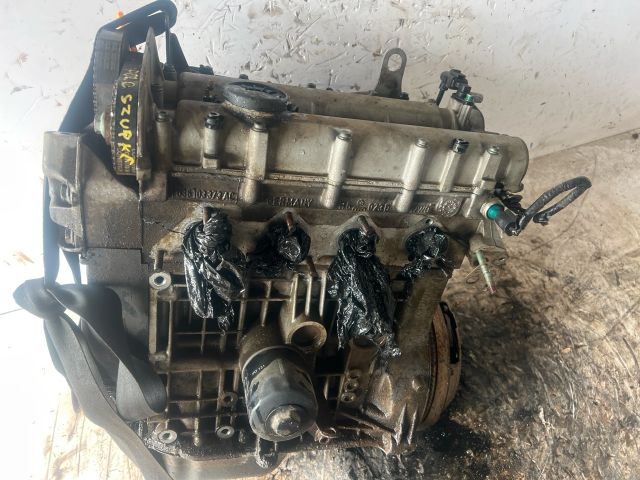 bontott VW POLO IV Motor (Fűzött blokk hengerfejjel)
