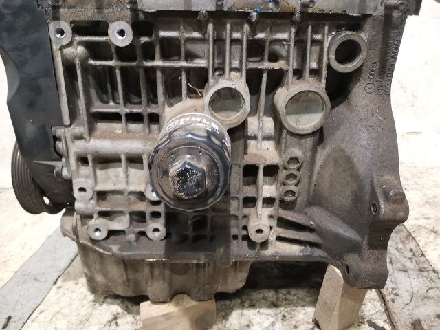 bontott VW POLO IV Motor (Fűzött blokk hengerfejjel)