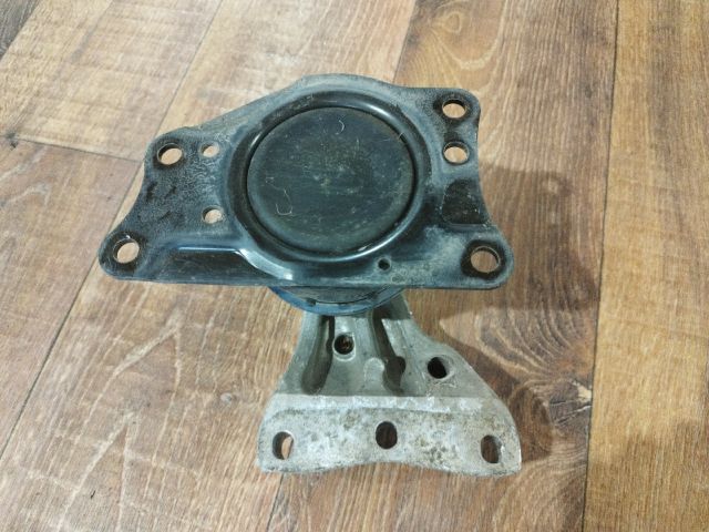 bontott VW POLO IV Motor Tartó Bak Jobb