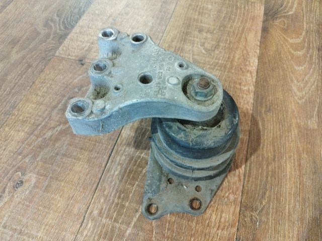 bontott VW POLO IV Motor Tartó Bak Jobb