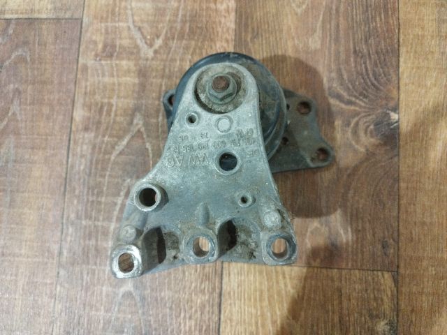 bontott VW POLO IV Motor Tartó Bak Jobb