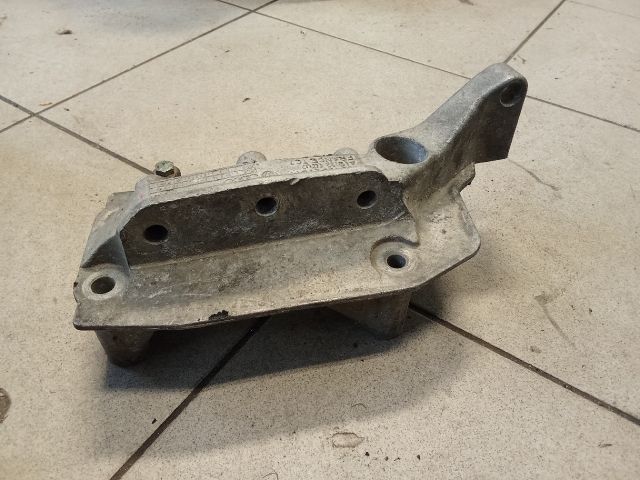 bontott VW POLO IV Motor Tartó Bak (Pozíciófüggetlen)