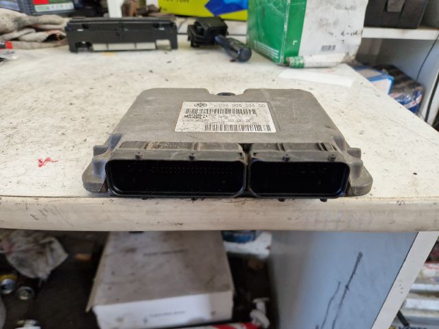 bontott VW POLO IV Motorvezérlő