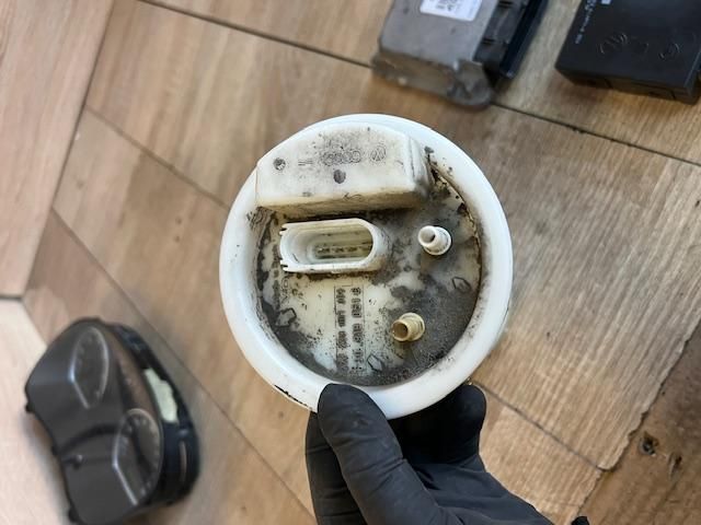 bontott VW POLO IV Üzemanyag Szivattyú