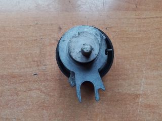 bontott VW POLO IV Vezérlés Lánc / Szíj Feszítő Görgő