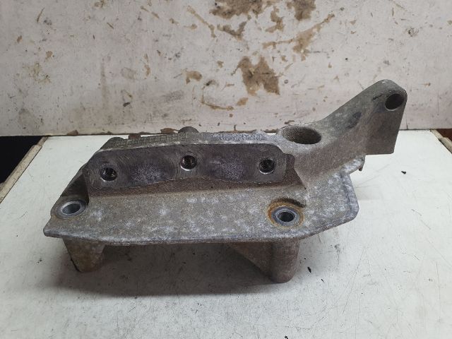 bontott VW POLO IV Motor Tartó Bak (Fém)