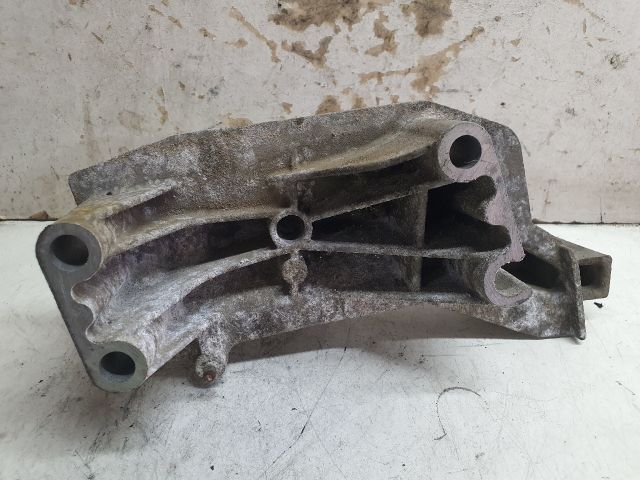 bontott VW POLO IV Motor Tartó Bak (Fém)