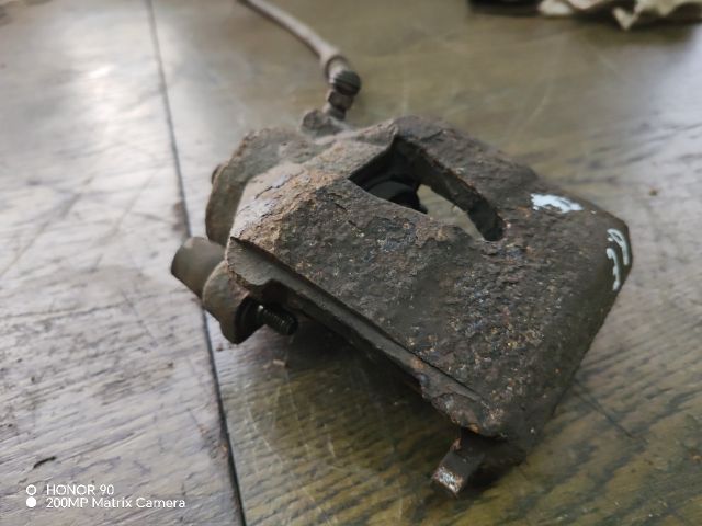 bontott VW POLO IV Bal első Féknyereg Munkahengerrel