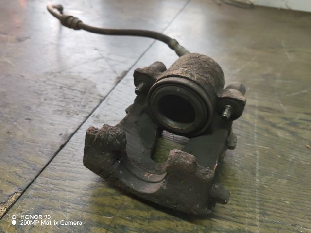 bontott VW POLO IV Bal első Féknyereg Munkahengerrel