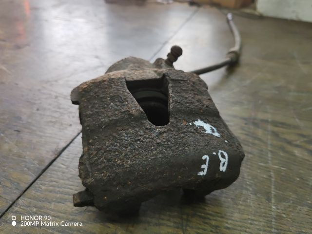 bontott VW POLO IV Bal első Féknyereg Munkahengerrel