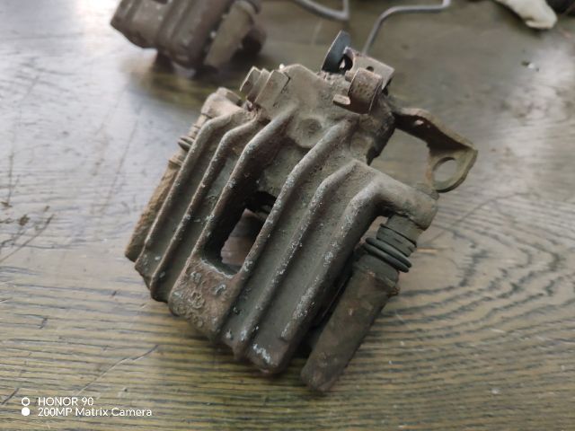 bontott VW POLO IV Bal hátsó Féknyereg Munkahengerrel