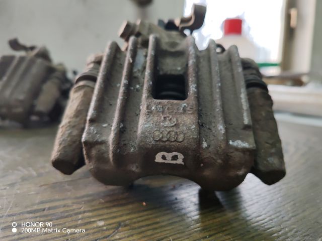 bontott VW POLO IV Bal hátsó Féknyereg Munkahengerrel