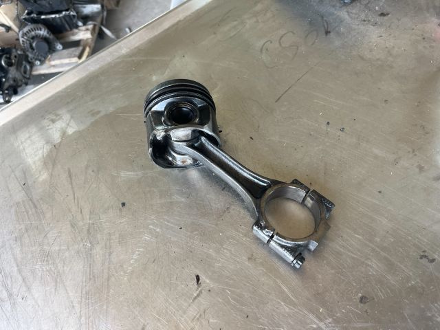 bontott VW POLO IV Dugattyú és Hajtókar