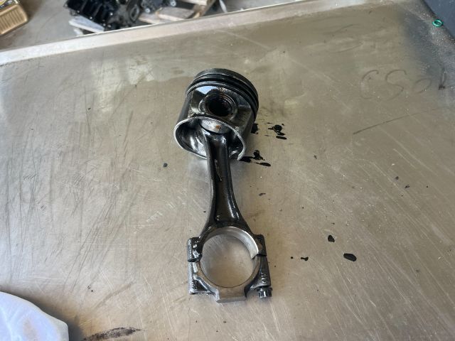 bontott VW POLO IV Dugattyú és Hajtókar