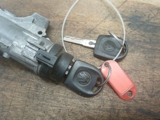 bontott VW POLO IV Gyújtáskapcsoló Házzal