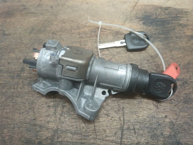 bontott VW POLO IV Gyújtáskapcsoló Házzal