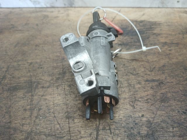 bontott VW POLO IV Gyújtáskapcsoló Házzal