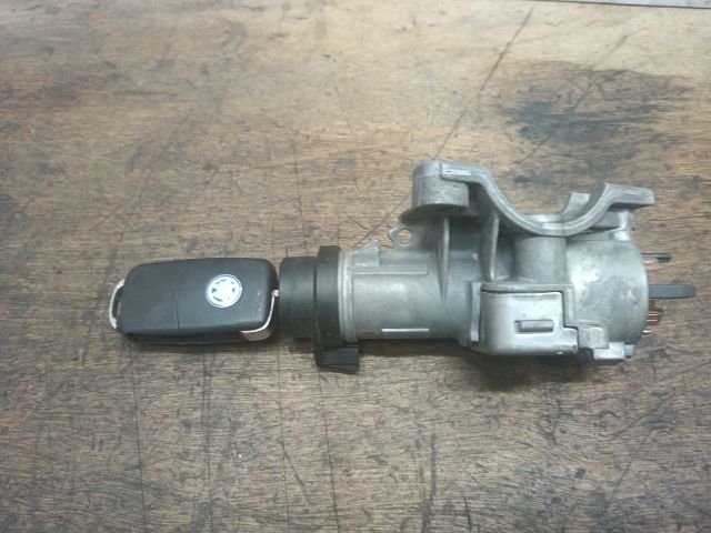 bontott VW POLO IV Gyújtáskapcsoló Házzal