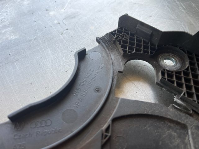 bontott VW POLO IV Hátsó Vezérlés Burkolat