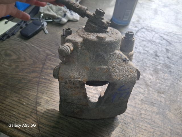 bontott VW POLO IV Jobb első Féknyereg Munkahengerrel