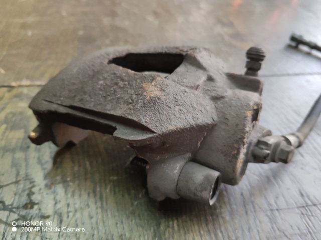 bontott VW POLO IV Jobb első Féknyereg Munkahengerrel