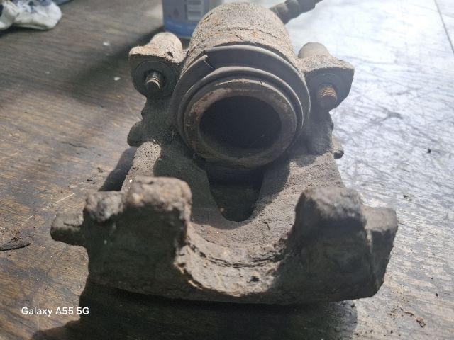 bontott VW POLO IV Jobb első Féknyereg Munkahengerrel