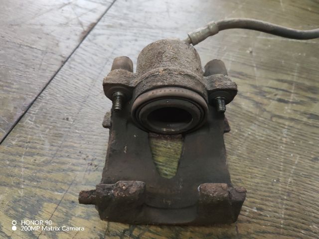 bontott VW POLO IV Jobb első Féknyereg Munkahengerrel