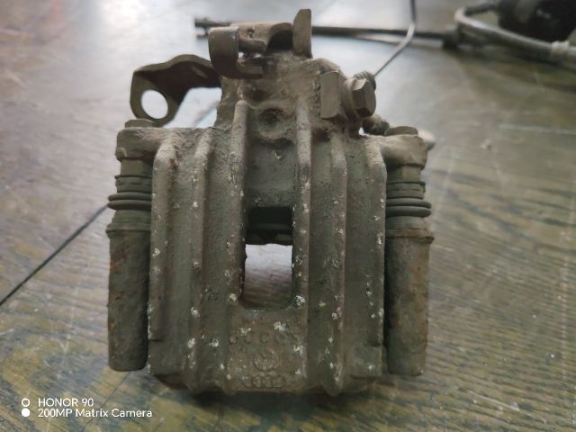 bontott VW POLO IV Jobb hátsó Féknyereg Munkahengerrel