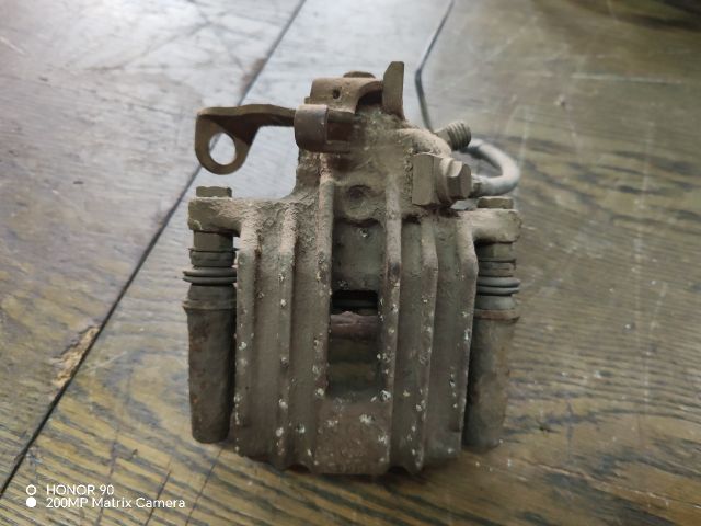 bontott VW POLO IV Jobb hátsó Féknyereg Munkahengerrel