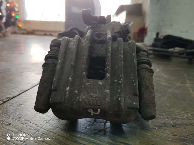 bontott VW POLO IV Jobb hátsó Féknyereg Munkahengerrel