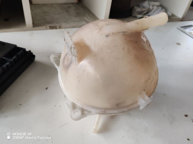 bontott VW POLO IV Kiegyenlítő Tartály