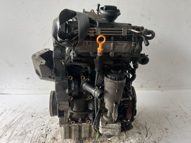 bontott VW POLO IV Motor (Fűzött blokk hengerfejjel)