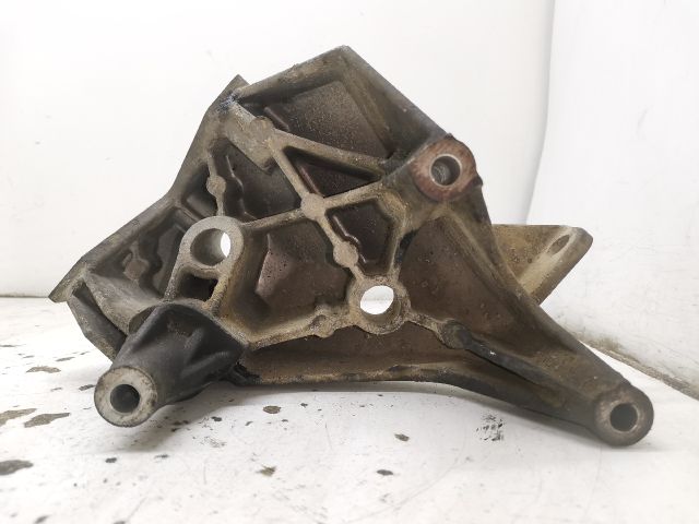 bontott VW POLO IV Motor Tartó Bak (Fém)