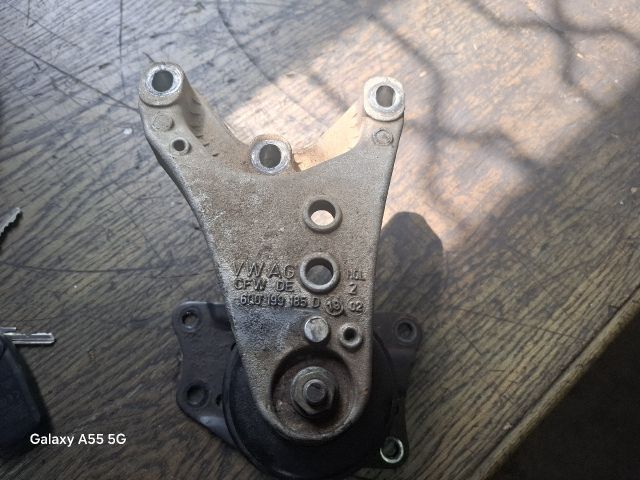 bontott VW POLO IV Motor Tartó Bak (Fém)