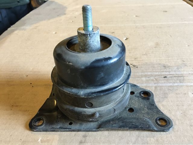 bontott VW POLO IV Motor Tartó Bak Jobb