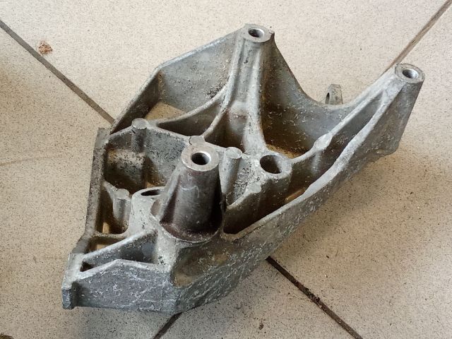 bontott VW POLO IV Motor Tartó Bak (Pozíciófüggetlen)