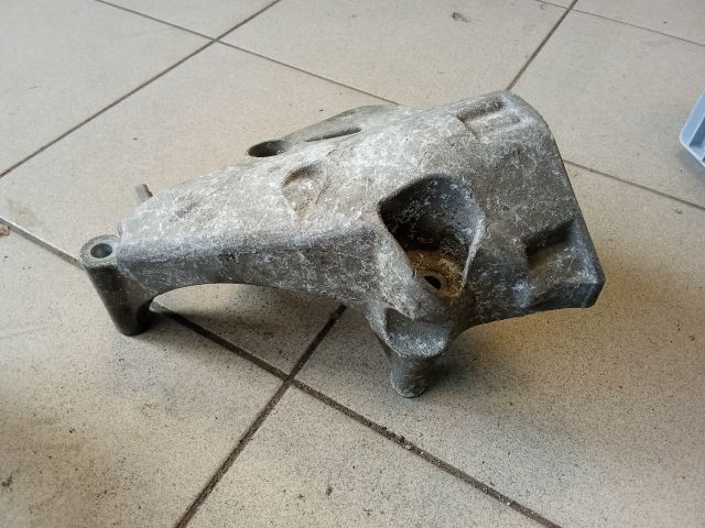bontott VW POLO IV Motor Tartó Bak (Pozíciófüggetlen)