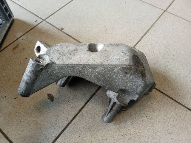 bontott VW POLO IV Motor Tartó Bak (Pozíciófüggetlen)