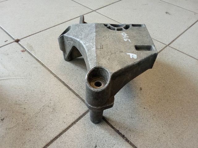 bontott VW POLO IV Motor Tartó Bak (Pozíciófüggetlen)