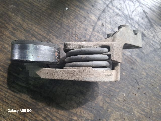 bontott VW POLO IV Szíjfeszítő Görgő